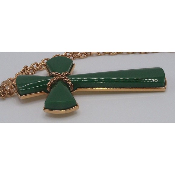 Avon Faux Jade Juliet Cross Pendant Gold Tone Necklace Vintage 1975 Signed - Picture 7 of 10